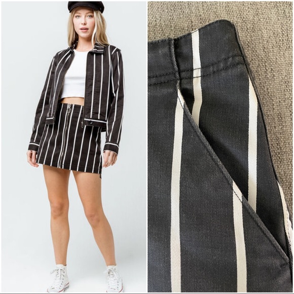 VOLCOM: The Frochickie Skirt Sz: L - Picture 4 of 5